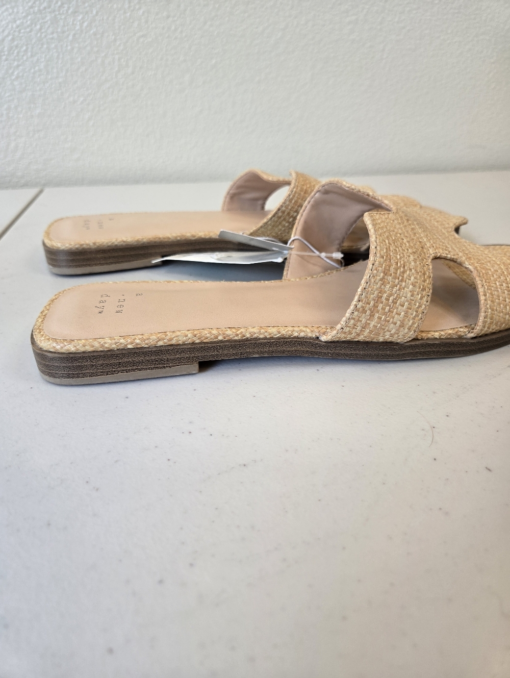 NWT Woven Beige Slide Sandals Size 9.5 - Picture 5 of 9